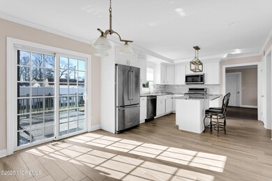Bright Spacious Kitchen