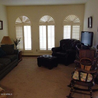 Kenwood Ln Living Rm