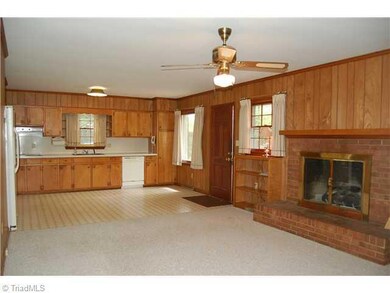 504 Lindsey Ave, Asheboro, NC 27203 - photo 3