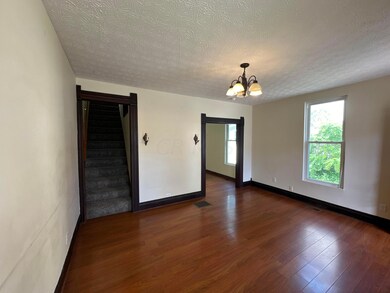 327 Watt St unit 327 1/2, Circleville, OH 43113 - photo 3