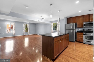 4115 S Four Mile Run Dr unit B, Arlington, VA 22204 - photo 5