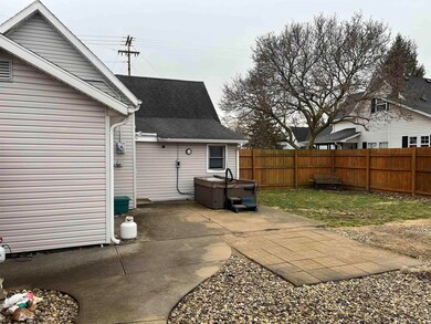102 W Lyons St, Swayzee, IN 46986 - photo 2
