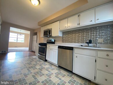 137 Pulaski St, Pottstown, PA 19464 - photo 4