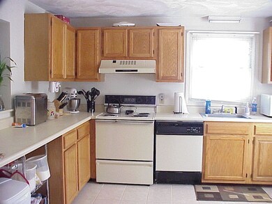 29 Hale St unit 29, Newton Upper Falls, MA 02464 - photo 4