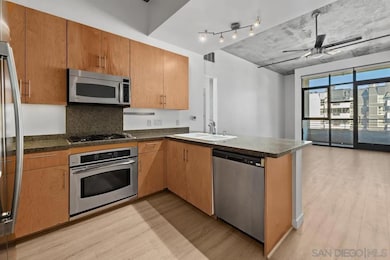 M2i unit 502, San Diego, CA 92101 - photo 4