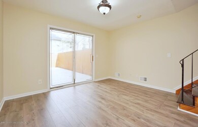 (6) FAMILY ROOM