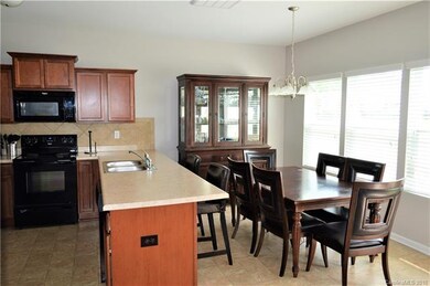 Eat-in Kitchen