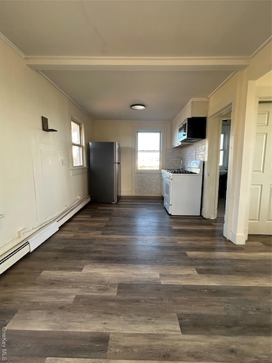 25 Auburn Ave unit 2, Bay Shore, NY 11706 - photo 3