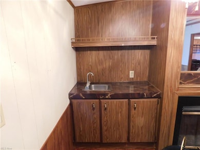 Wet bar in the family room
