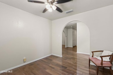 10625 Park View Cir, El Paso, TX 79935 - photo 4