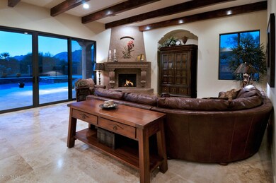 FAMILY ROOM WITH FIREPLACE