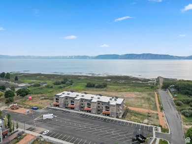 35 E 150 S unit 302C, Garden City, UT 84028 - photo 2