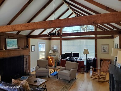 Livingrm2_20220402_135742