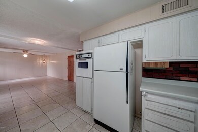 3308 N 80th Ln-9