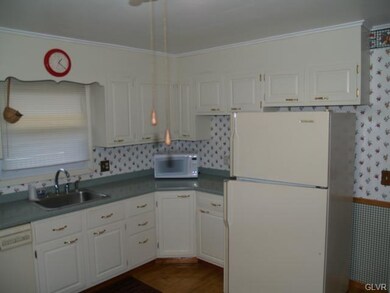 1089 Arbor Ln, Slatington, PA 18080 - photo 3