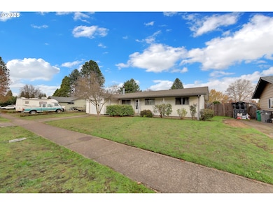 1113 Candlelight Dr, Eugene, OR 97402 - photo 3