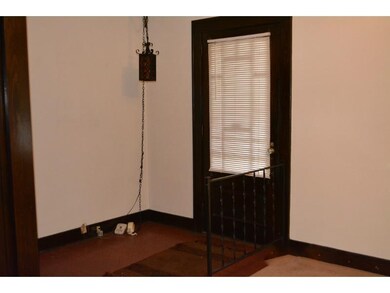 Entry/Foyer.