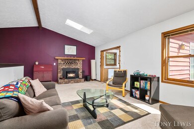 Great room w/fireplace