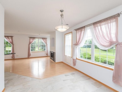 2B. End unit with lots of light.jpg