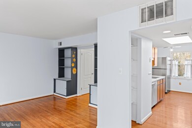 2053 Mayflower Dr, Woodbridge, VA 22192 - photo 6