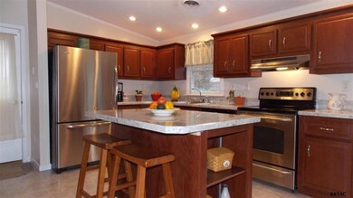 Gourmet Kitchen with NEW Counter tops, SS Applianc