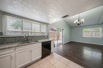 16927 Worden Ln, Friendswood, TX 77546 - photo 4