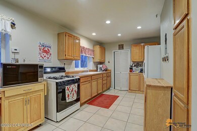 Kitchen w/Pantry