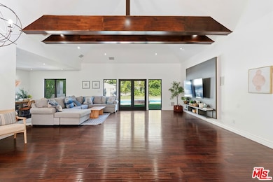 13201 Bloomfield St, Sherman Oaks, CA 91423 - photo 4