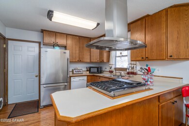 902 S 24th St, Grand Forks, ND 58201 - photo 7