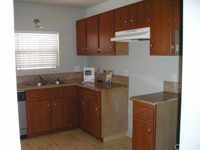 543 W Plum St, Compton, CA 90222 - photo 5