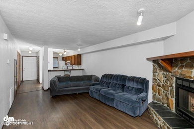 04-IMG_5846_Living Room_Unit 1_SSW