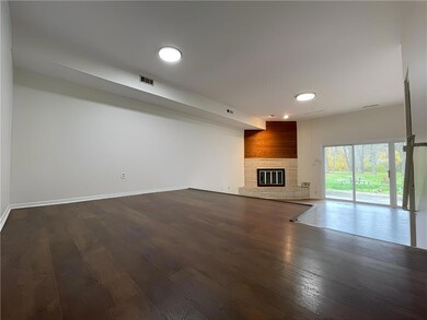 1534 Creekside Rd, Whitehall, PA 18052 - photo 2