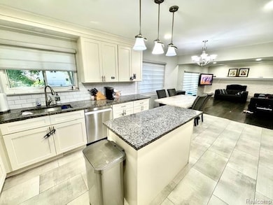 4205 Hardwoods Dr, West Bloomfield, MI 48323 - photo 5