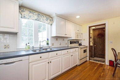 21 Orchard Dr, Acton, MA 01720 - photo 4