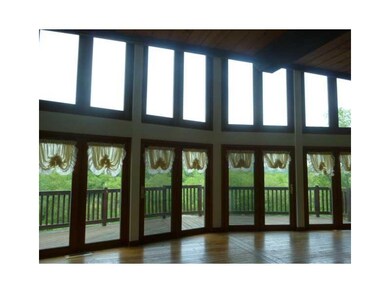 Living Room. LARGE LIVING ROOM - GREAT VIEW!