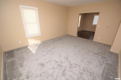 728 Sylvan Ct, Davenport, IA 52803 - photo 2