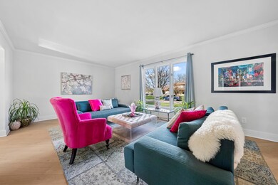 6-Family Room (1)