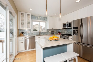 634 Tennyson Dr, Wheaton, IL 60189 - photo 5