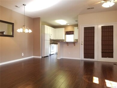 Living Room/Den