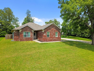 806 E Grant St, Ash Grove, MO 65604 - photo 2