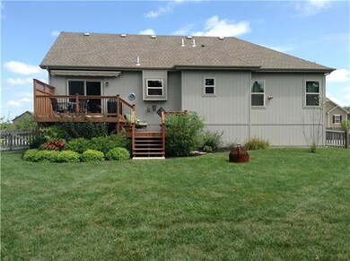 423 Wiltshire Dr, Raymore, MO 64083 - photo 2