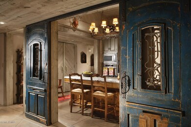 05KitchenEntry.jpg