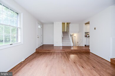 12637 Etruscan Dr, Herndon, VA 20171 - photo 7