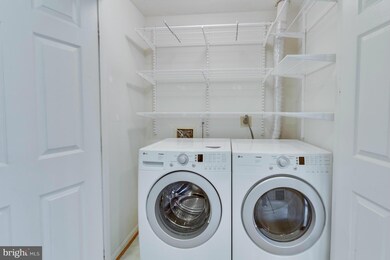 3121 Sutherland Hill Ct, Fairfax, VA 22031 - photo 7