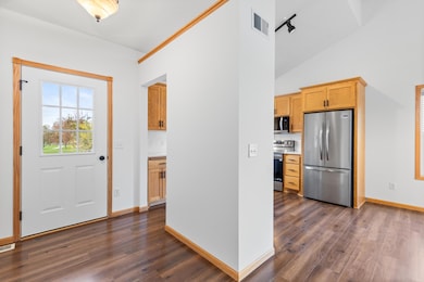 140 Stallion Ln, Circle Pines, MN 55014 - photo 4