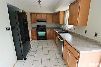 4719 N Koerner Rd, Peoria, IL 61615 - photo 6