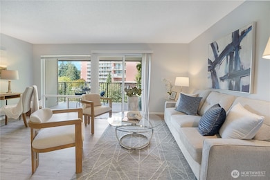 13229 Linden Ave N unit 402B, Seattle, WA 98133 - photo 4