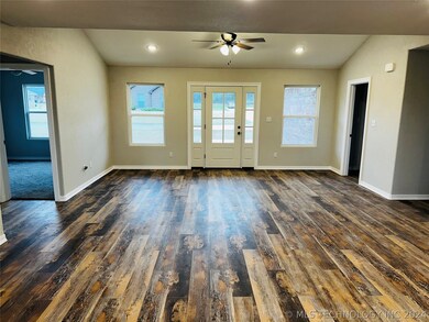 701 SW 11th St, Muldrow, OK 74948 - photo 4