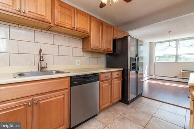 Radnor House unit 208, Bryn Mawr, PA 19010 - photo 4