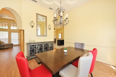 201 Oriole Ln, Laredo, TX 78045 - photo 3